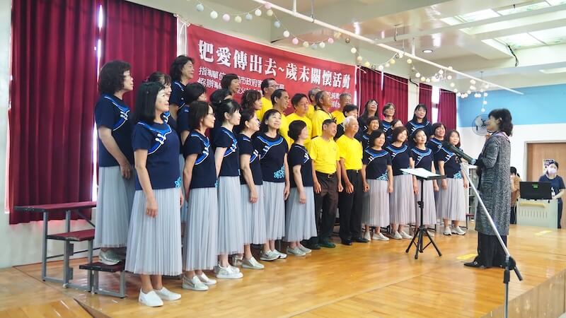 在關懷社會的服務中展開自我